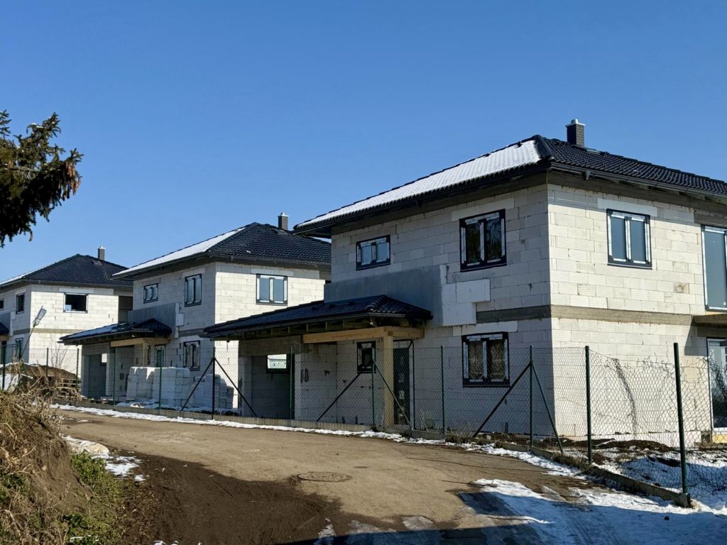 Plastová okna a dveře RD Březiněves